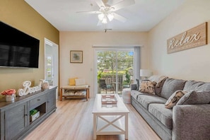 TV, offices - Villas at Bay Crossing - perfectly appointed with pool & patio - beaches nearby (Lewes)