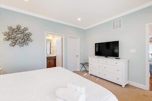 Iron/ironing board, WiFi, bed sheets - Downtown home near the ocean with enclosed yard, WiFi, AC & beach gear - dogs OK (Rehoboth Beach)