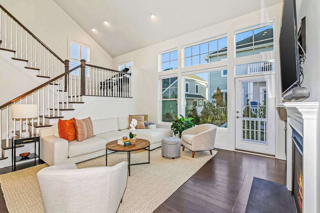 TV, fireplace, offices