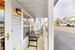 Terrace/patio - Eagles Landing home with pool and tennis access, fireplace, grill, & smart TVs (Rehoboth Beach)