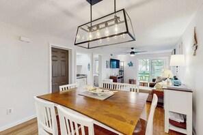 Dining - Beachaven pet friendly condo w/community pool, patio, close to restaurants (Rehoboth Beach)