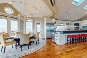 Dining - The Chancellery pet friendly house with private patio, balcony & grill (Dewey Beach)