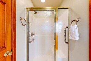 Douche, serviettes fournies