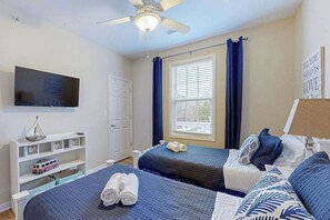 Iron/ironing board, travel cot, WiFi, bed sheets - Spacious Creekwood condo with an outdoor Balcony, W/D & Free WIFI (Rehoboth Beach)