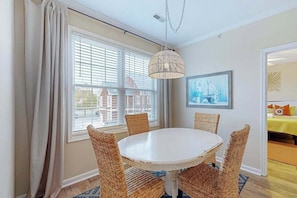Dining - Spacious Creekwood condo with an outdoor Balcony, W/D & Free WIFI (Rehoboth Beach)
