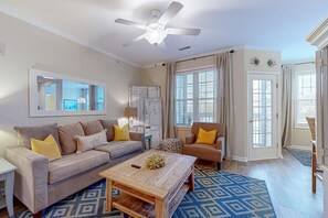 TV, DVD player, offices - Spacious Creekwood condo with an outdoor Balcony, W/D & Free WIFI (Rehoboth Beach)