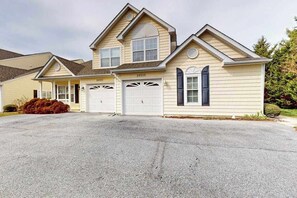 Exterior - Eagles Landing home with gas fireplace, washer/dryer, pool & tennis court (Rehoboth Beach)