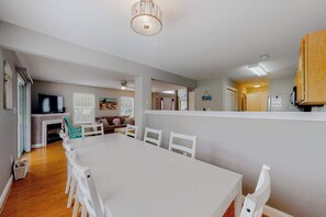 Dining - Home near the ocean with a pool, outdoor space, WiFi, central AC, & washer/dryer (Rehoboth Beach)