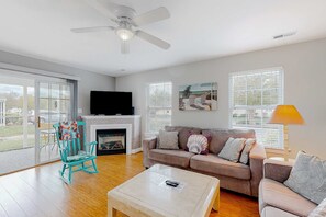 TV, fireplace, offices - Home near the ocean with a pool, outdoor space, WiFi, central AC, & washer/dryer (Rehoboth Beach)