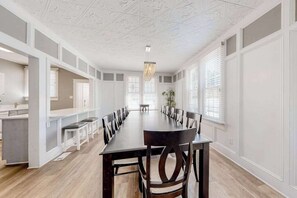 Dining - Home near the ocean with pool access & washer/dryer (Rehoboth Beach)