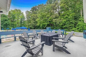Outdoor dining - Coastal Escape with Incredible Sunsets – Boat, Fish & Play at Angola By The Bay! (Lewes)