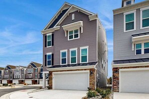 Exterior - Oyster House Village house w/community pool, private hot tub, kayaks (Rehoboth Beach)