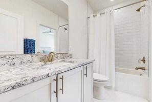 Shower, towels - Oyster House Village house w/community pool, private hot tub, kayaks (Rehoboth Beach)