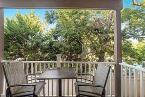 Outdoor dining - Edgewater Park townhome with pool, patio, grill, balcony, AC & beach gear (Rehoboth Beach)