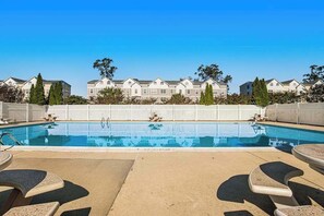 Pool - Edgewater Park townhome with pool, patio, grill, balcony, AC & beach gear (Rehoboth Beach)
