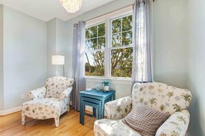 TV, offices - Edgewater Park townhome with pool, patio, grill, balcony, AC & beach gear (Rehoboth Beach)