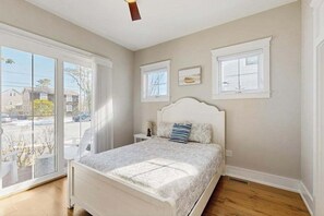 Bügeleisen/Bügelbrett, Internetzugang, Bettwäsche