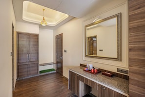 Habitación triple Deluxe | Interior