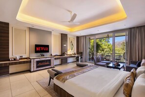 Deluxe Triple Room | Iron/ironing board, free WiFi