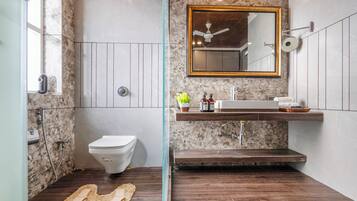 Luxury Triple Room | Bathroom