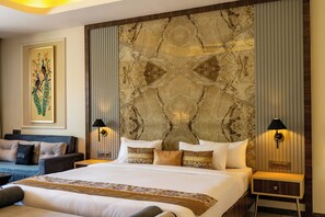 Deluxe Triple Room | Iron/ironing board, free WiFi