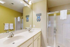 Douche, serviettes fournies