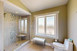 Shower, hair dryer, towels - Rehoboth Beach dog friendly townhome w/deck, patio, grill close to marina (Rehoboth Beach)