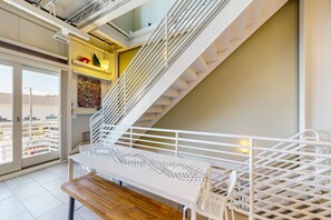 Dining - Rehoboth Beach dog friendly townhome w/deck, patio, grill close to marina (Rehoboth Beach)