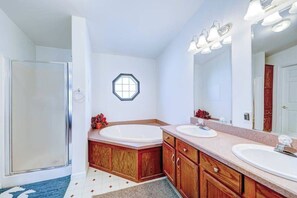 Shower, hair dryer, towels - Affordable dog-frienedly beach home w/private deck, gas grill, enclosed yard (Rehoboth Beach)