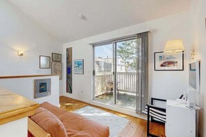 TV, offices - Town of Rehoboth Beach townhouse w/patio, balcony, close to beach (Rehoboth Beach)