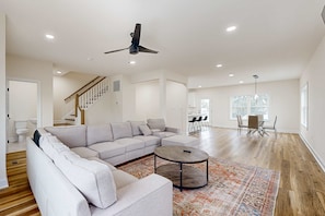 TV, fireplace, offices - Spacious townhouse w/patio, balcony, WIFI, W/D (Rehoboth Beach)