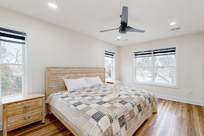 Iron/ironing board, travel cot, WiFi, bed sheets - Spacious townhouse w/patio, balcony, WIFI, W/D (Rehoboth Beach)