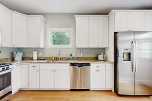 Fridge, microwave, oven, stovetop - Town of Rehoboth Beach cottage with covered porch, deck, grill, AC, & W/D (Rehoboth Beach)