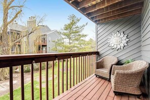 Property grounds - Eagles Landing - updated condo w/two balconies, WiFi, W/D, & AC - great location (Rehoboth Beach)