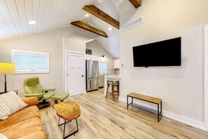 TV, offices - Town of Rehoboth Beach dog-friendly cottage with a private pool, washer/dryer (Rehoboth Beach)