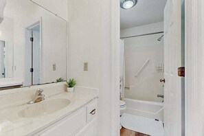 Shower, hair dryer - Country Manor dog friendly house w/ping pong, deck & balcony (Rehoboth Beach)