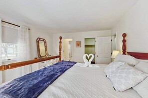 Travel cot, WiFi - Country Manor dog friendly house w/ping pong, deck & balcony (Rehoboth Beach)