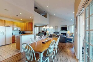 Interior - Bear Trap Dunes 2nd-floor, lakefront condo w/ pool and free WiFi - 1 dog OK (Ocean View)