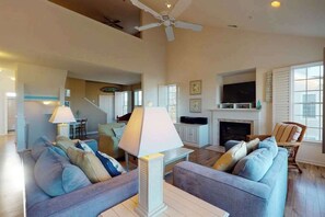 TV, DVD player - Bear Trap Dunes 2nd-floor, lakefront condo w/ pool and free WiFi - 1 dog OK (Ocean View)
