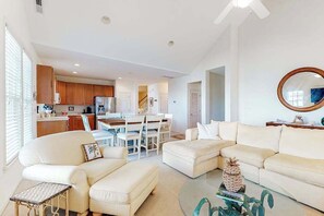 TV, fireplace, DVD player - Bear Trap Dunes townhouse w/ balcony, free WiFi, gym, and private gas grill (Ocean View)