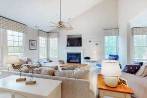 TV, fireplace, DVD player - Bear Trap Dunes 2nd floor condo w/ tennis court, pool, and golf on-site (Ocean View)