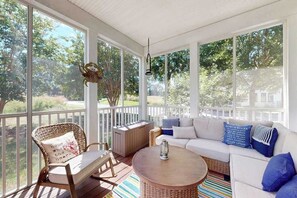 TV, fireplace, offices - Bear Trap Dunes townhouse w/ shared pool, shared sauna, golf on-site, WiFi (Ocean View)