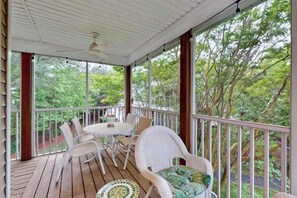 Outdoor dining - Sea Colony condo with pool, hot tub, sauna, fitness room, gas fireplace & deck (Bethany Beach)