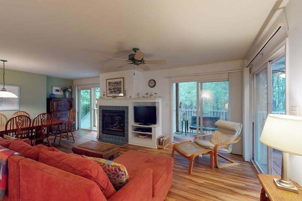 TV, fireplace, DVD player, offices
