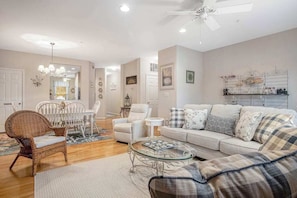 TV, fireplace - Bear Trap Dunes 1st-floor condo with fireplace, gym, and shared sauna (Ocean View)
