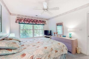 Iron/ironing board, WiFi, bed sheets - Sea Colony Tennis 2nd-floor condo with basketball court, & sauna (Bethany Beach)