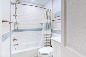 Shower, hair dryer, towels - 2nd-floor Sea Colony Tennis condo with gym & sauna (Bethany Beach)