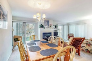 Interior - Sea Colony Tennis 1st-floor condo with screened porch, pool & basketball (Bethany Beach)