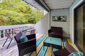 Outdoor dining - Sea Colony Tennis 1st-floor condo sauna & tennis court (Bethany Beach)