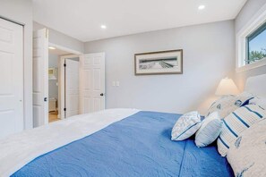 Tabla de planchar con plancha, wifi y ropa de cama 